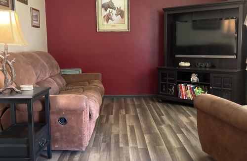 Pueblo Casa | 4-bedroom house in wonderful Pueblo with AC, fitness room