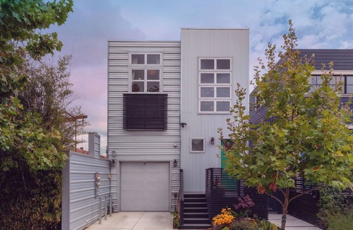 West Oakland Casa | 4-bedroom house Near UC Berkeley with Garden Jacuzzi Garage Parking
