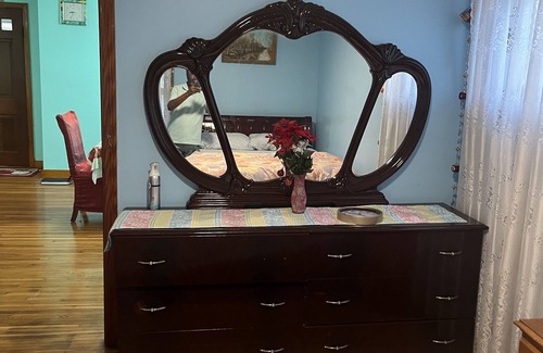 Cheektowaga Casa | 4 bedroom house only 3 minutes away from the Galleria mall