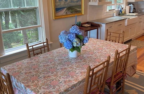 Saunderstown Casa | 4-bedroom house in Saunderstown with AC, Porch Overlooking Narragansett Bay