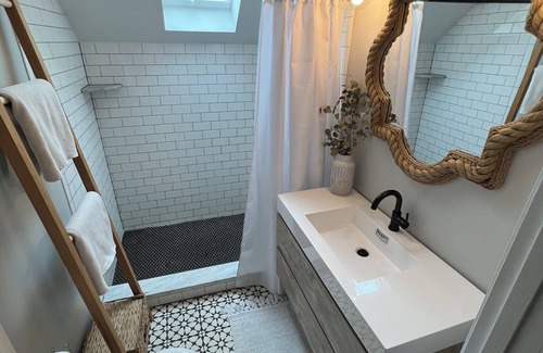Wakefield-Peacedale Casa | 4-bedroom house in charming Wakefield. Walk to bars and restaurants