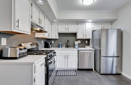 Virginia Beach Casa | 4-bedroom house in welcoming Virginia Beach with WiFi