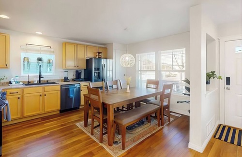 Henderson Casa | 4-bedroom house w/ Hot Tub, Patio, Fire pit, King Master