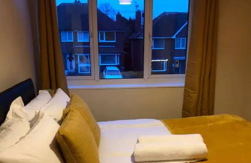 March Casa | 4 bedroom House with free parking in Perry Bar