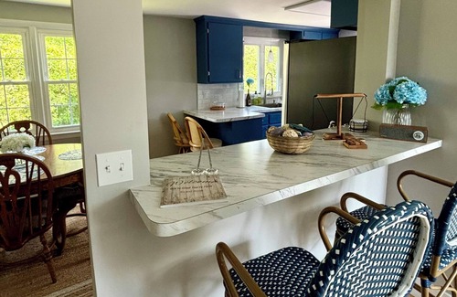 Newport East Casa | 4-bedroom house with WiFi/AC/ Beach, downtown, Vineyards & nature trails.