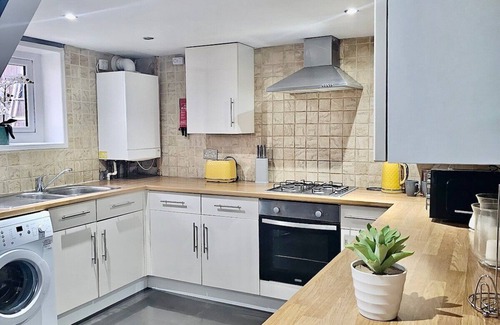Gravesend Casa | 4 bedroom Hse close to Riverside