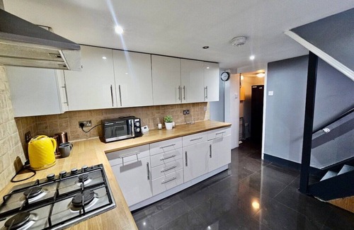 Gravesend Casa | 4 bedroom Hse close to Riverside