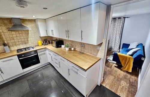Gravesend Casa | 4 bedroom Hse close to Riverside