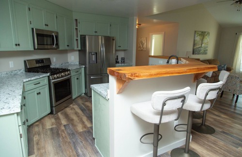 Hendersonville Casa | 4-bedroom in Hendersonville/ Game Room & Pool Table with Gorgeous Mountain Views