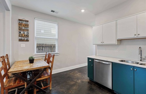 Cooper-Young Historic District Casa | ⭐️ 4 BEDROOM in 💙 of COOPER YOUNG ⭐️