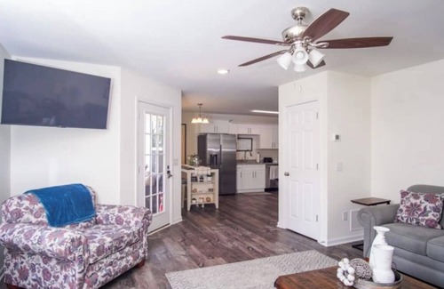 Leesburg Casa | 4-bedroom lakefront house in charming Leesburg with WiFi, AC.Enjoy your stay