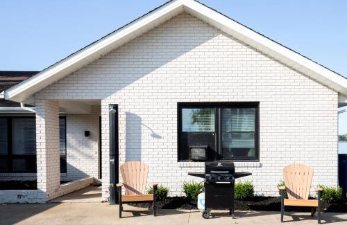 Sandusky Casa | 4 Bedroom Lakefront Home with Private Beach on Cedar Point Chaussee