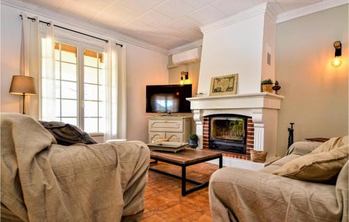 Bellegarde Casa | 4 Bedroom Lovely Home In Bellegarde