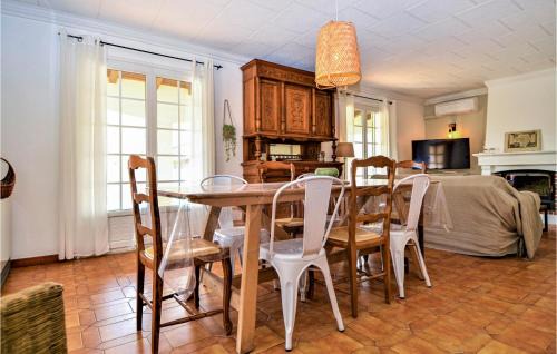 Bellegarde Casa | 4 Bedroom Lovely Home In Bellegarde