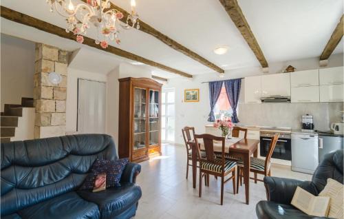 Mocici Casa | 4 Bedroom Lovely Home In Cilipi