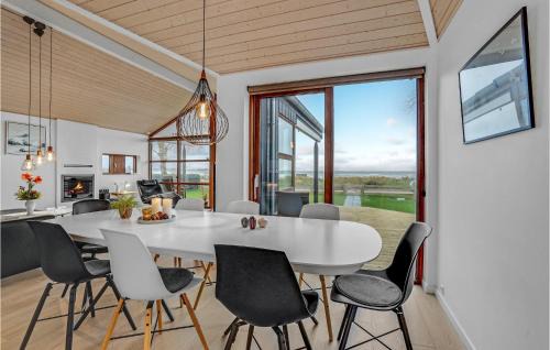 Grønninghoved Strand Casa | 4 Bedroom Lovely Home In Sjølund
