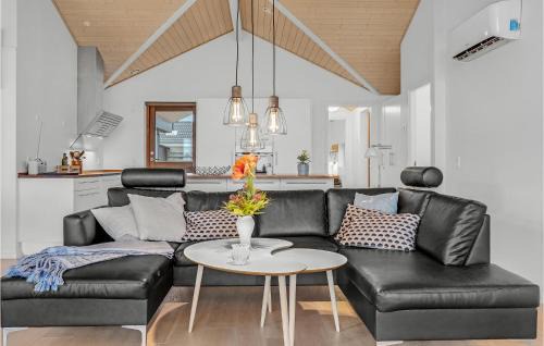 Grønninghoved Strand Casa | 4 Bedroom Lovely Home In Sjølund