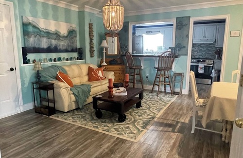 Cardigan Apartamento | 4 Bedroom Lower Deck Apt sleeps 8 close to Brudenell/Dundarave Golf