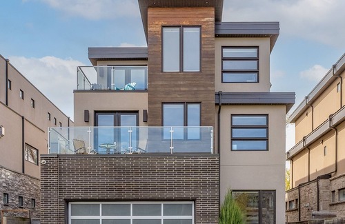 Lakeview Casa | 4 bedroom lux contemporary home close to Downtown Toronto, and Lake Ontario