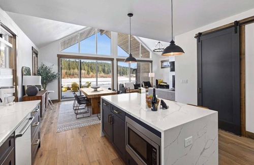 Cle Elum Casa | 4 Bedroom Luxury Home with Detached Mother-in-Law Studio in Suncadia