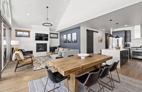 Cle Elum Casa | 4 Bedroom Luxury Home with Detached Mother-in-Law Studio in Suncadia