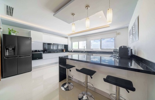 Centro de Cancún Condominio | 4-Bedroom Luxury Penthouse with Private Jacuzzi and office, next to Hotel Zone
