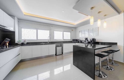 Centro de Cancún Condominio | 4-Bedroom Luxury Penthouse with Private Jacuzzi and office, next to Hotel Zone