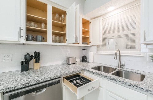 Spring Branch Central Casa | 4 bedroom near Memorial and City Centre