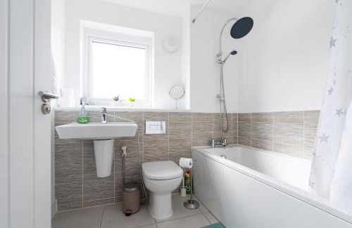 Manchester Casa | 4-bedroom New House Near City Centre