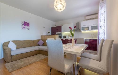 Jesenice Casa | 4 Bedroom Nice Home In Jesenice