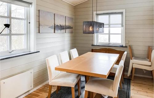 Midsund Casa | 4 Bedroom Nice Home In Midsund