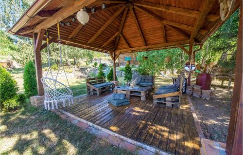 Velika Casa | 4 Bedroom Nice Home In Radovanci