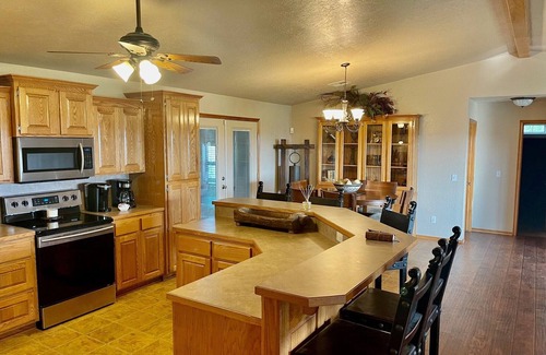 Davis Casa | 4 Bedroom on 15 Acres Near Crossbar Off Road Park & Turner Falls