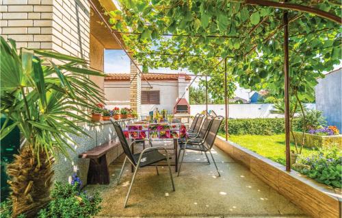 Stinjan Casa | 4 Bedroom Pet Friendly Home In Stinjan