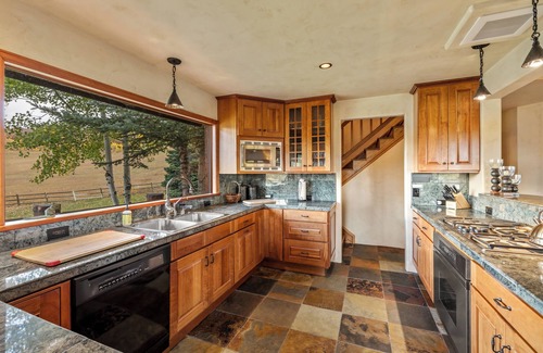 Steamboat Springs Cabina | 4-bedroom, plant-based living Cabin on 35 Acres in Steamboat Springs!