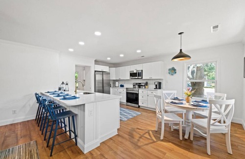 Myrtle Beach Casa | 4 bedroom pool home 1 block from the Beach!
