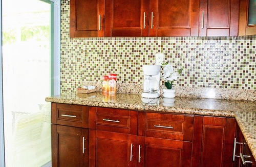 Sunrise Casa | 4-bedroom pool house in peaceful Sunrise with AC, WiFi, King bed