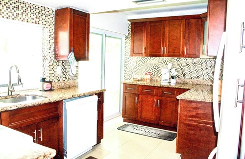 Sunrise Casa | 4-bedroom pool house in peaceful Sunrise with AC, WiFi, King bed