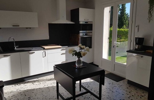 Entrechaux Casa | 4 Bedroom Private vacation home in MalaucÃ¨ne