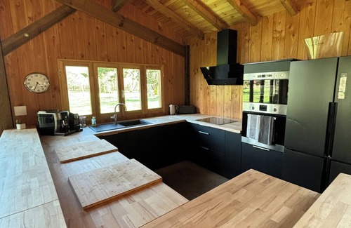 Andernos-les-Bains Casa | 4 Bedroom Private vacation home in Lanton