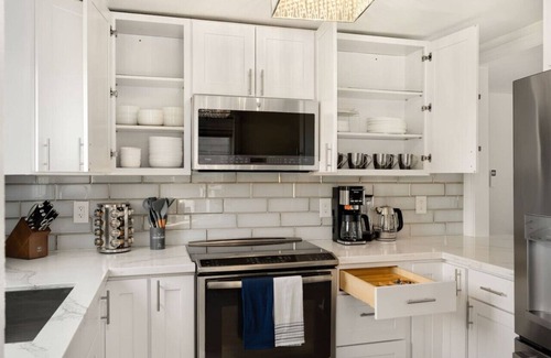 Interbay Casa | 4 Bedroom Queen Anne Craftsmen