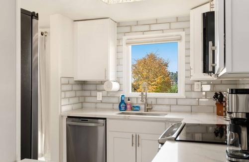Interbay Casa | 4 Bedroom Queen Anne Craftsmen