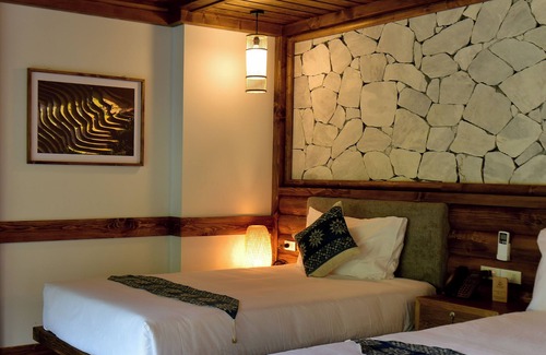 Lao Cai Complejo | 4-bedroom resort in terrific Lao Cai with WiFi, AC