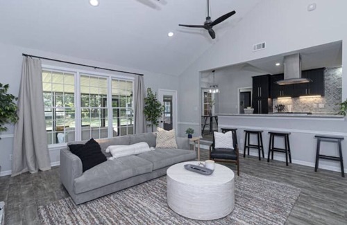 Columbus Casa | 4 Bedroom Retreat — Close to Ft Benning: Modern, Cozy, and Mins to Everything!