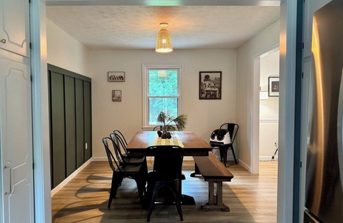 Fountain Inn Casa | 4 Bedroom Retreat w/ Hot Tub on Private Acre of Wooded Land