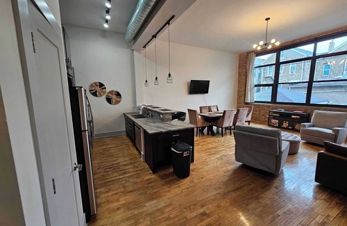 Lower West Side Apartamento | 4 Bedroom, Sleeps 20 people!
