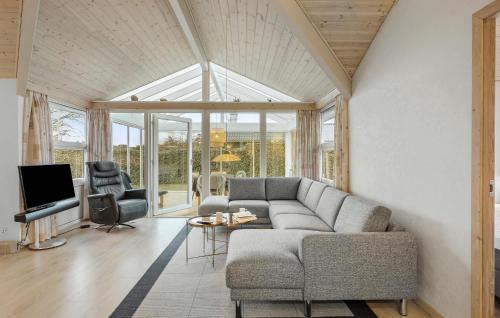 Haslevgarde Casa | 4 Bedroom Stunning Home In Hadsund