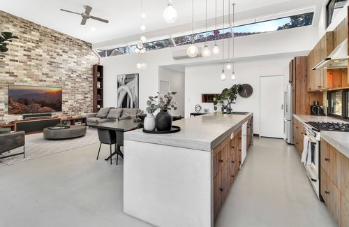 Middle Cove Casa | 4 bedroom stylish house, pool, opposite park