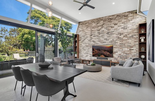 Middle Cove Casa | 4 bedroom stylish house, pool, opposite park