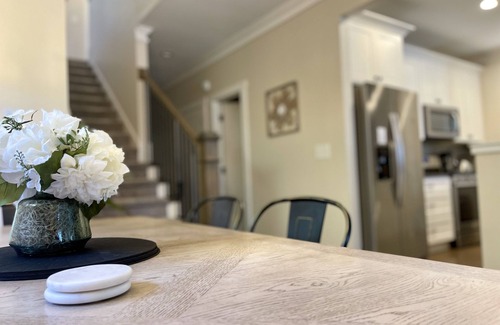 East Point Casa | 4 Bedroom Suites Under 1 Roof Near Downtown Atlanta & Airport